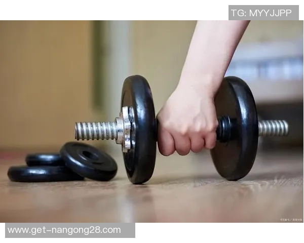 居家健身新选择哑铃锻炼全攻略助你塑造完美身材与健康生活